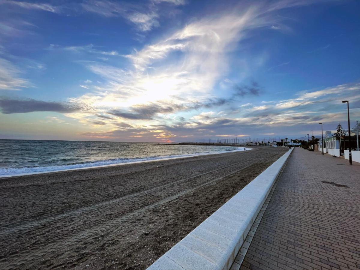 Primera Linea De Playa De Martina Almerimar Bagian luar foto